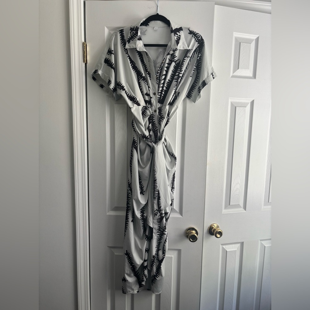 Black and White Leaf Print Midi Dress